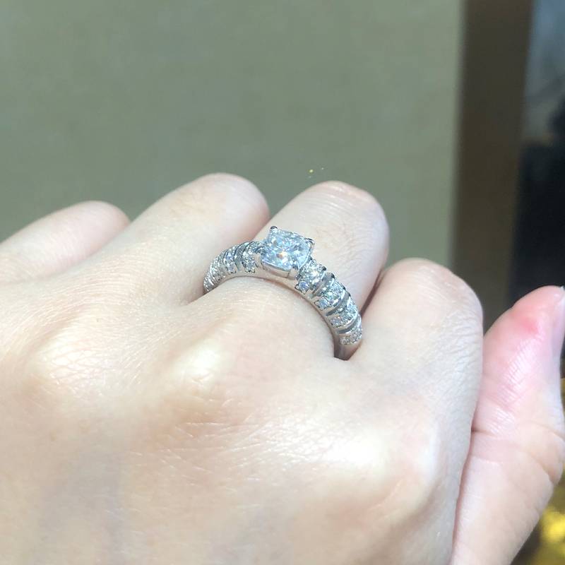 枕形女戒S925银镀白金定制选款主石莫桑钻1.0ct/副石高碳钻